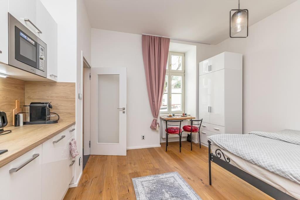 Apartamento Cozy Quiet New In Karlin Square