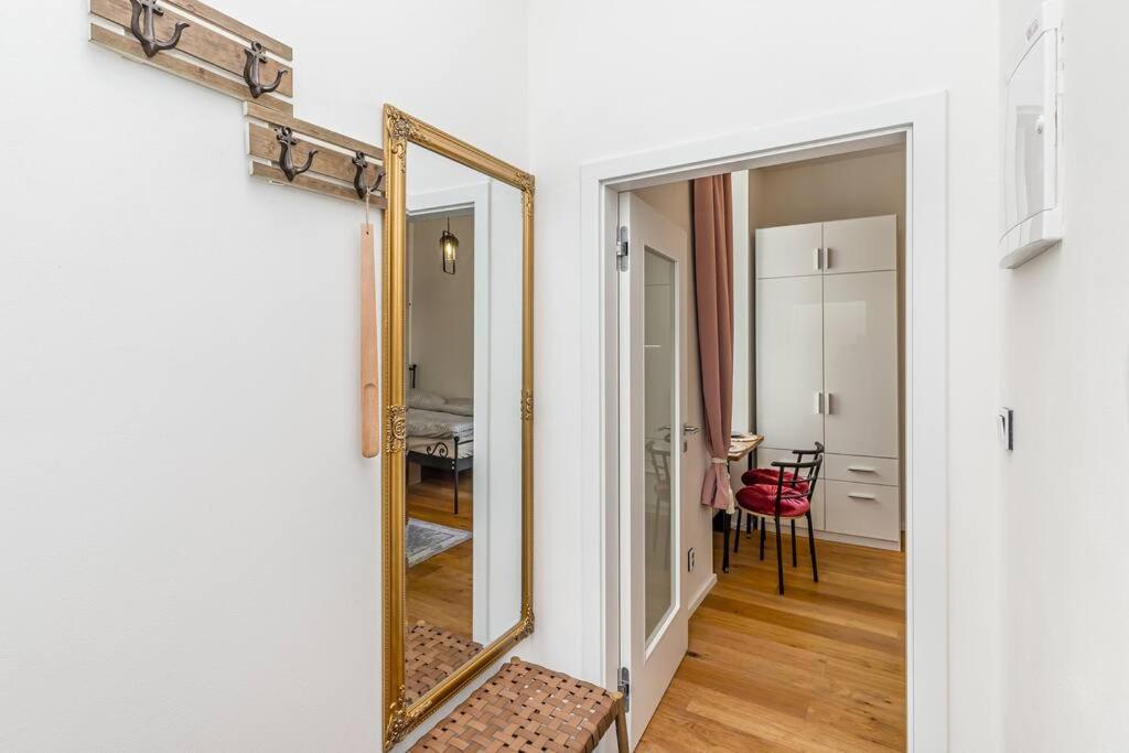 Cozy Quiet New In Karlin Square Apartamento